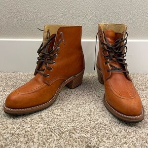 Red Wing Heritage Clara Oro Legacy Women’s Boots Size 8.5 B 811036